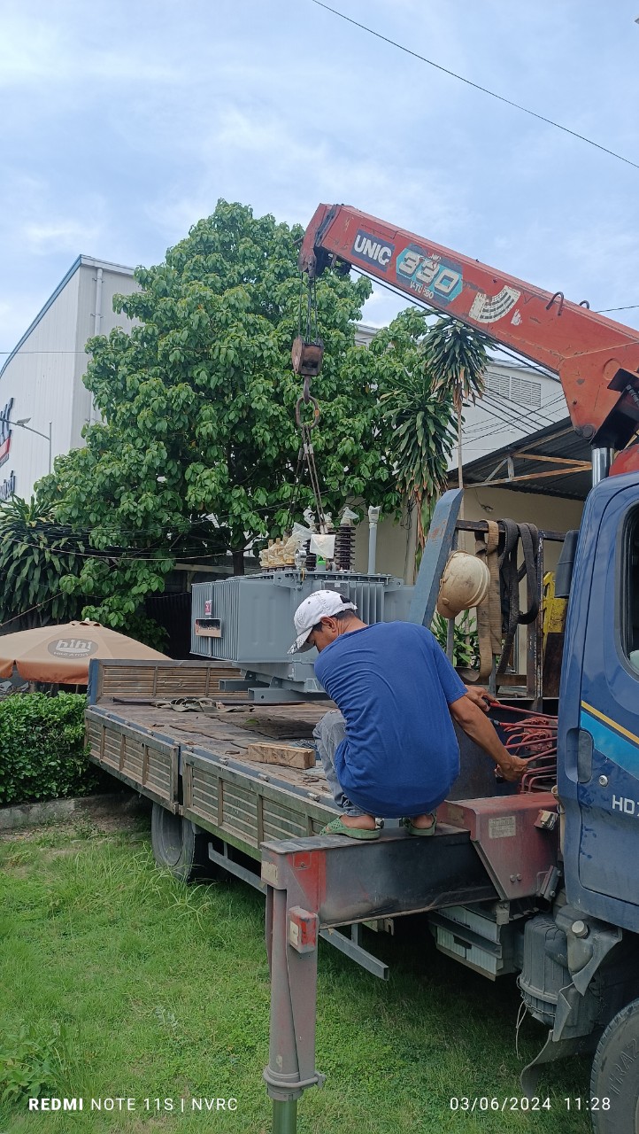 Bàn Giao Máy Biến Áp 630kV và Tủ Điện 240kV Cho Công Ty CP Nguồn Lực Nam Việt z5502586073283 fbca3a1251e9a62493f1d5be75f699d3